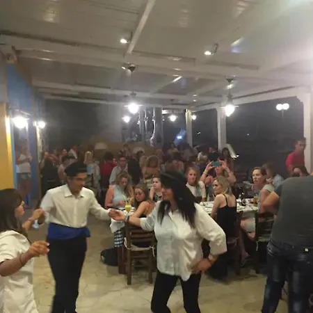 Dodo's Perivolos מלון