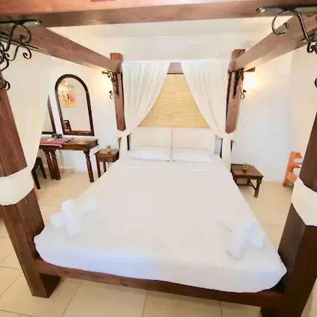 Dodo's Perivolos Hotel