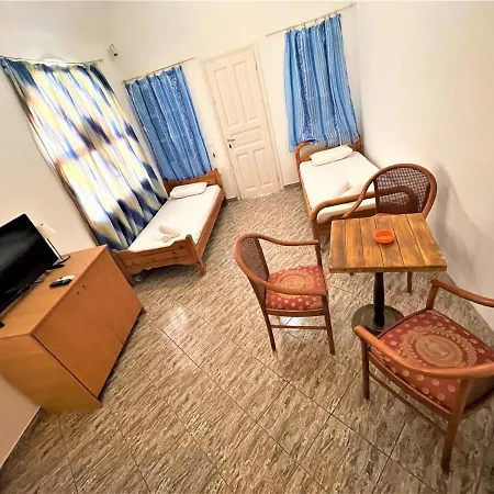 Dodo's Perivolos Hotel 3*