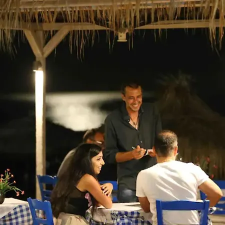 Dodo's Perivolos Hotel 3*