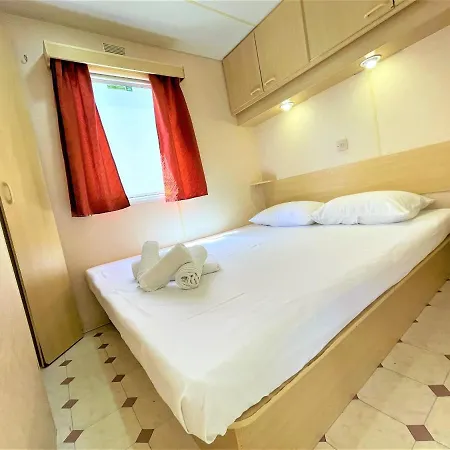Dodo's Perivolos Hotel